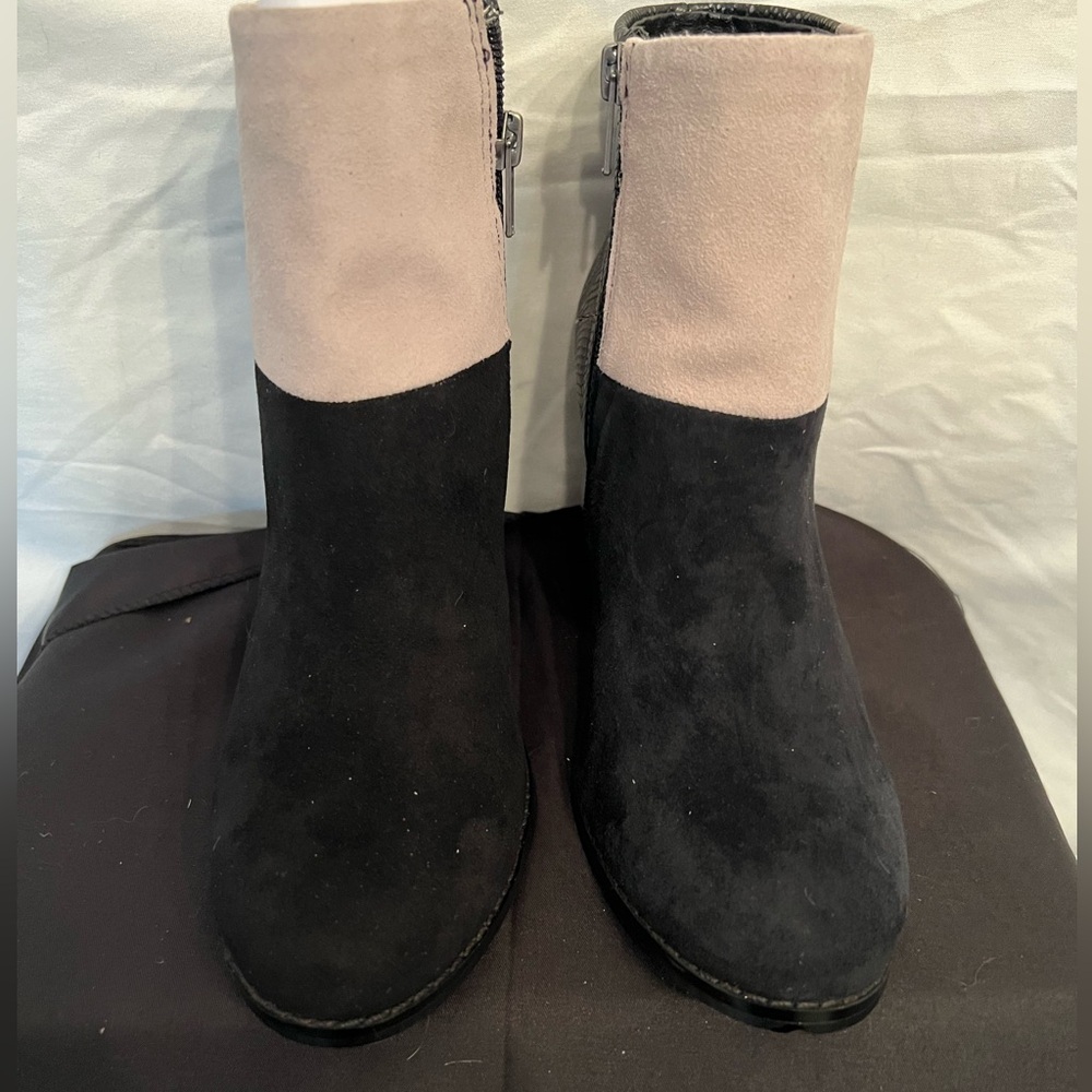 Very Volatile NWB Women’s Black Breathtaking Bootie Size 7M. BR300 - Picture 2 of 6